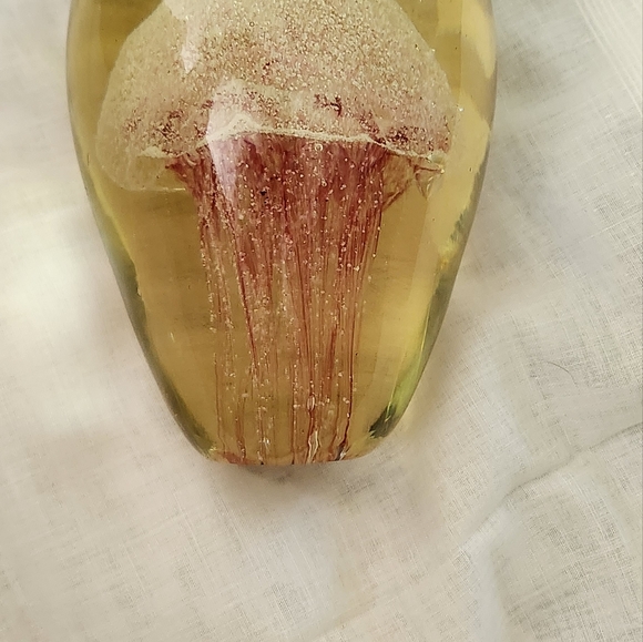 Jellyfish Glass Paperweight Decoration - Picture 15 of 16
